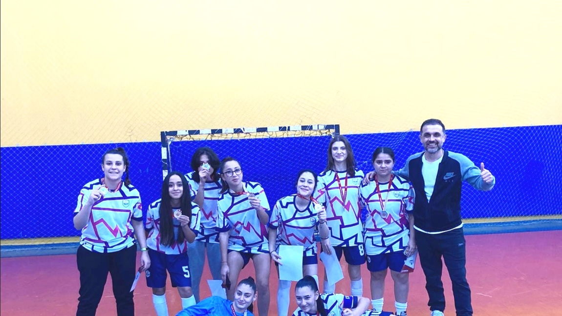 Okulumuz Kız futsal Takımı İzmir İl 2.si
